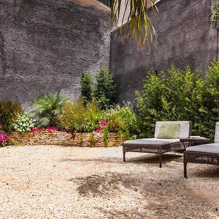 Leone With Garden By Wonderful Italy